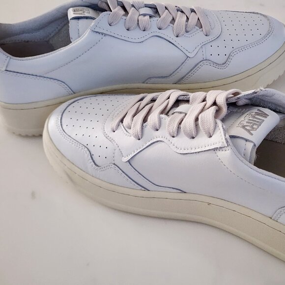 Autry Medalist Low Men's Sneakers LL15 โ Retro Style Meets Modern Comfort! - Picture 6 of 11